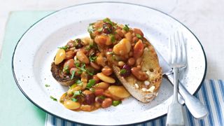 Low calorie vegetarian meals beans on toast