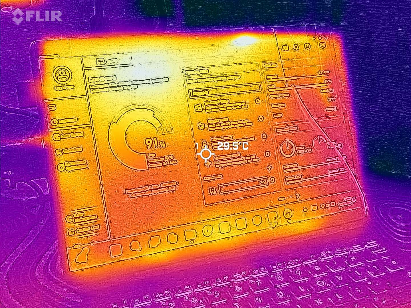 ASUS ProArt PZ13 Copilot+ PC tested with a FLIR thermal camera