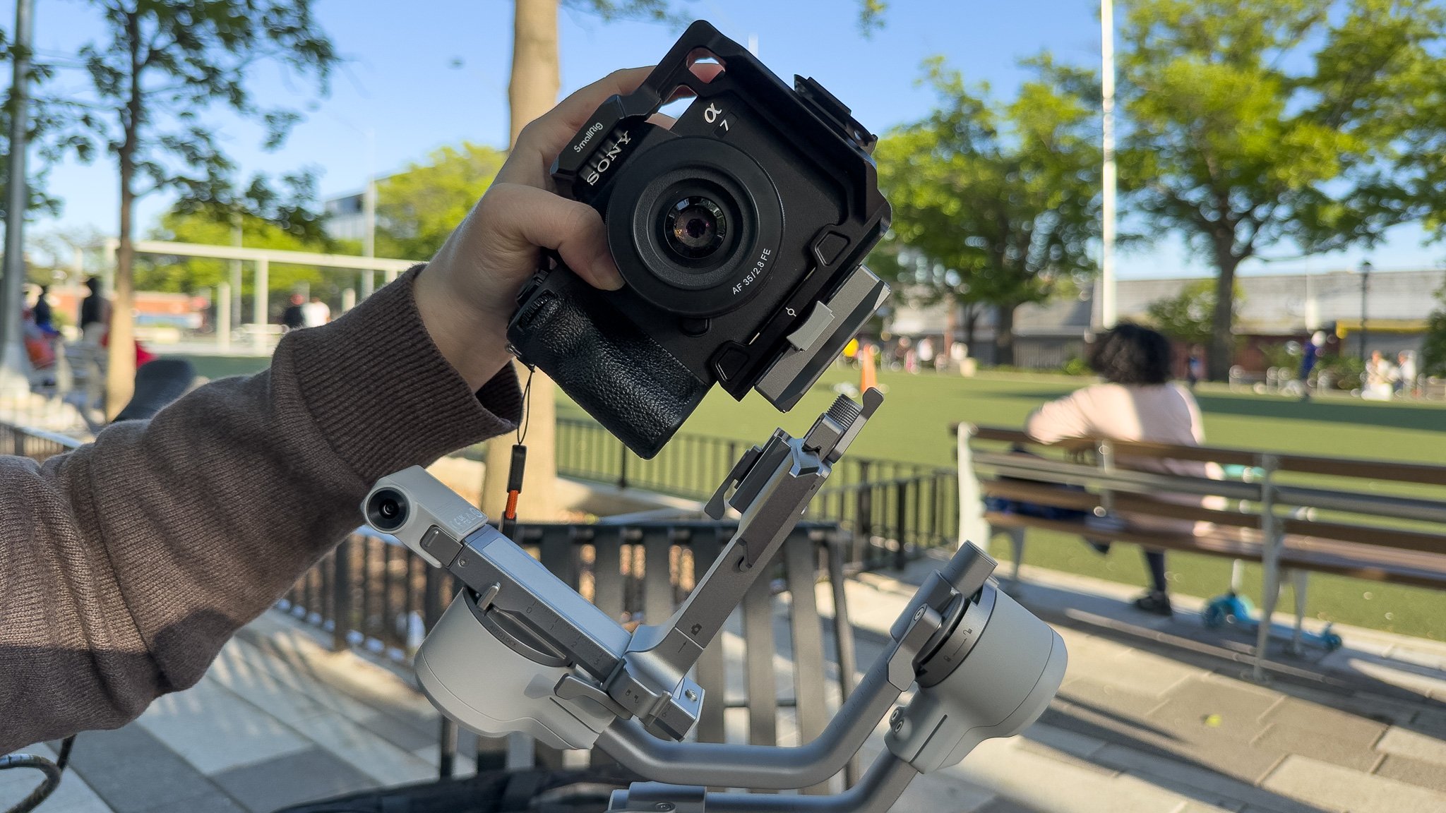 DJI RS4 Mini_Installing camera with cage and baseplate