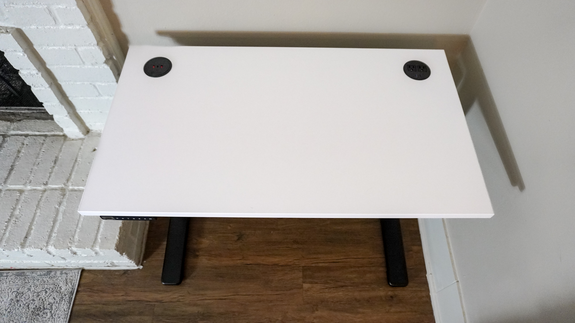 An overhead view of the Uplift V3 standing desk