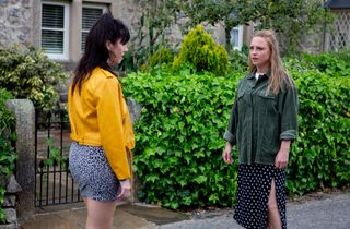 Kerry tries to apologise to Amy for the incident in The Woolpack