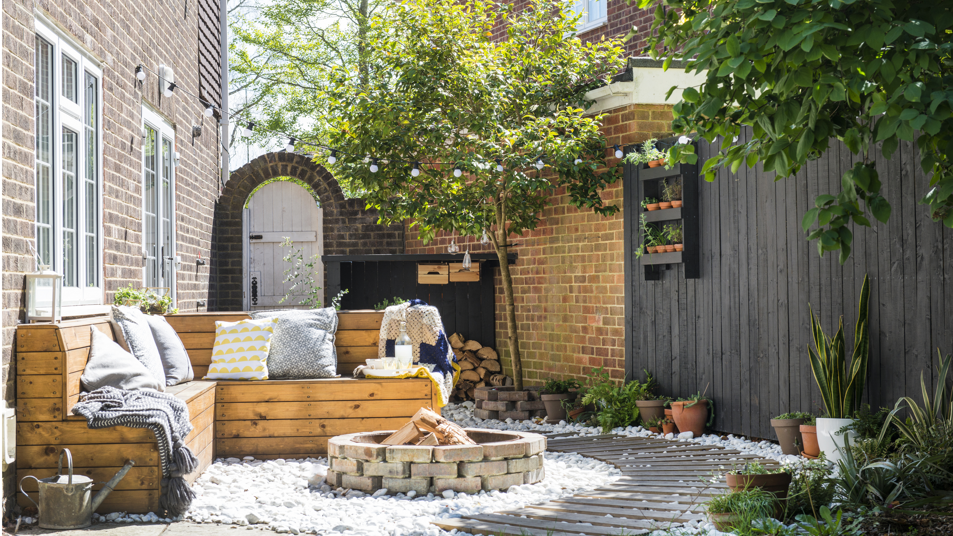 32 Garden Fence Ideas For Showstopping Boundaries | Ideal Home