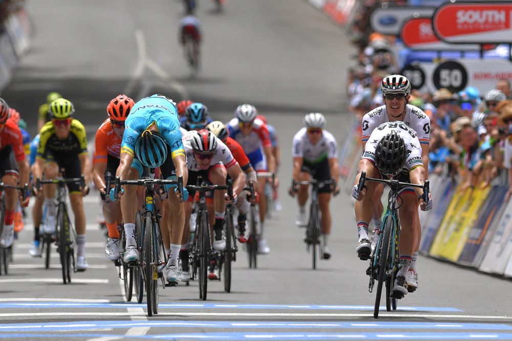 Peter Sagan (Bora-Hansgrohe) wins it with a bike throw