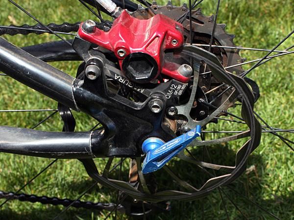 Aluminum dropouts are plugged into the carbon fibre stays.