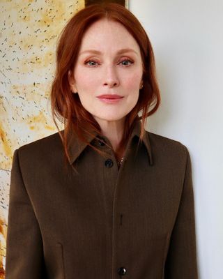 Julianne Moore with shoulder length layers