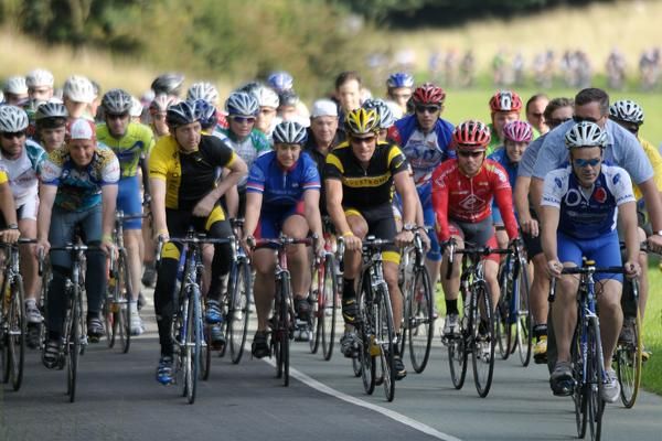 While in Dublin, Ireland for the Livestrong global cancer summit, Armstrong was joined by more than 1,000 people on a ride in Phoenix Park.