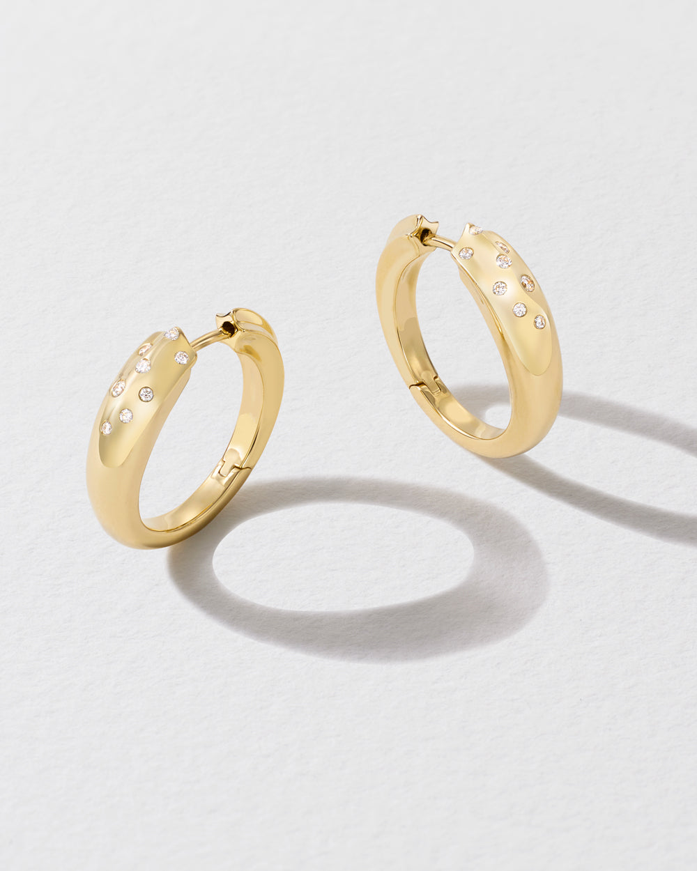 Diamond Polka Dot Shooting Star Hoop Earrings - Yellow Gold