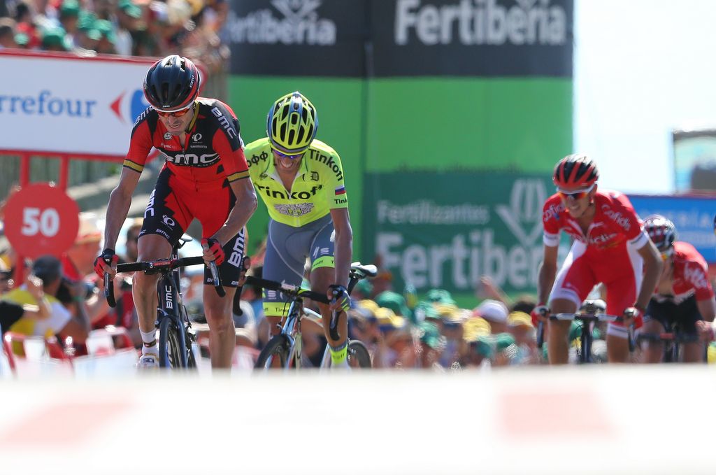 Samuel Sanchez (BMC) finishes ahead of Alberto Contador (Tinkoff)