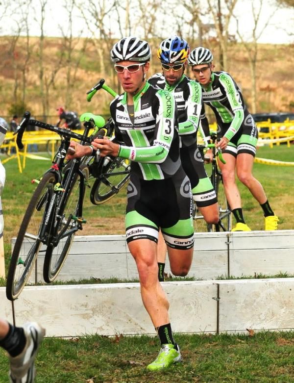 The entrire Cannondale squad led by Powers in pursuit of Trebon