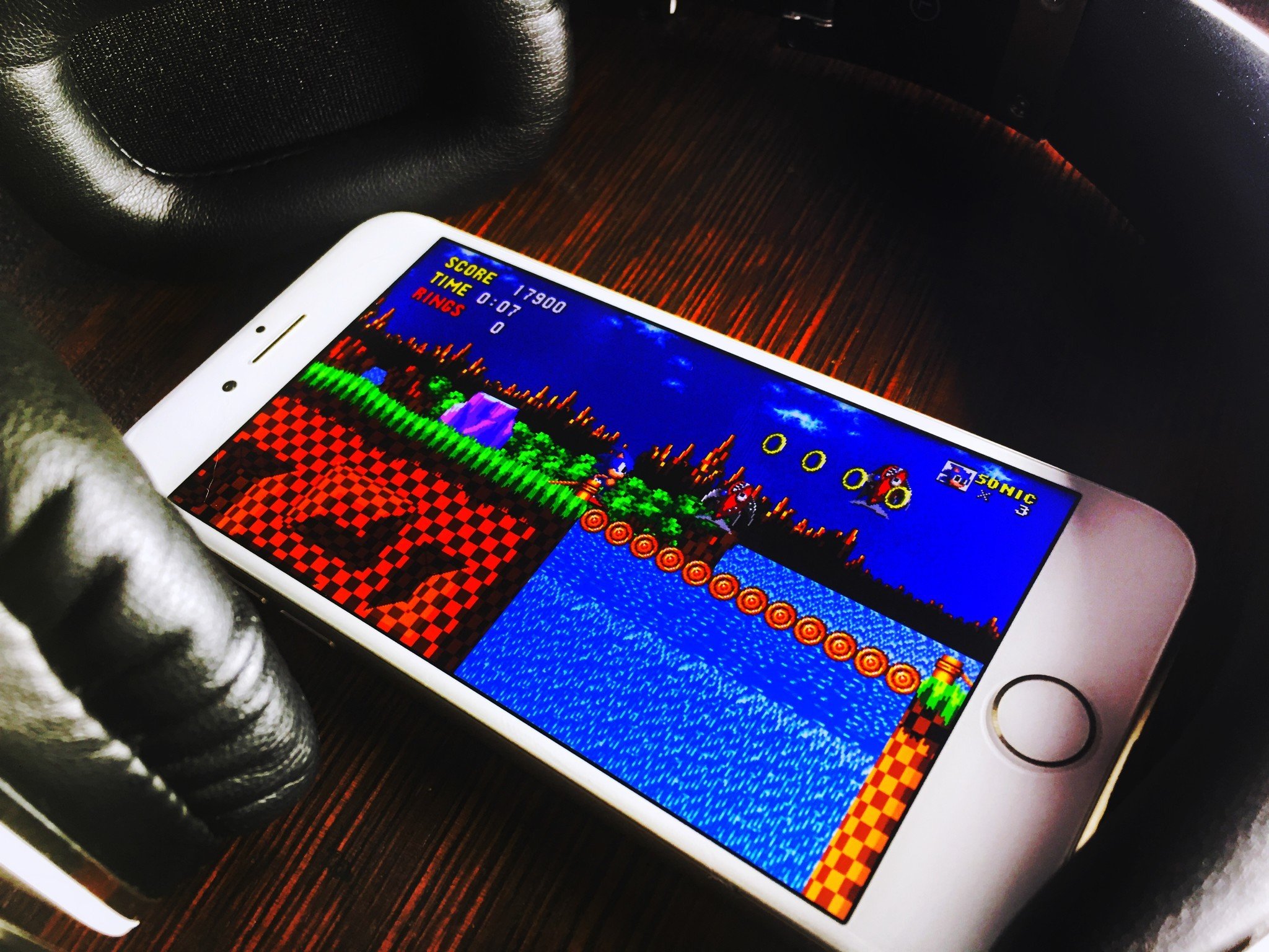 How To Play Retro Games on iPhone - Explosion Of Fun