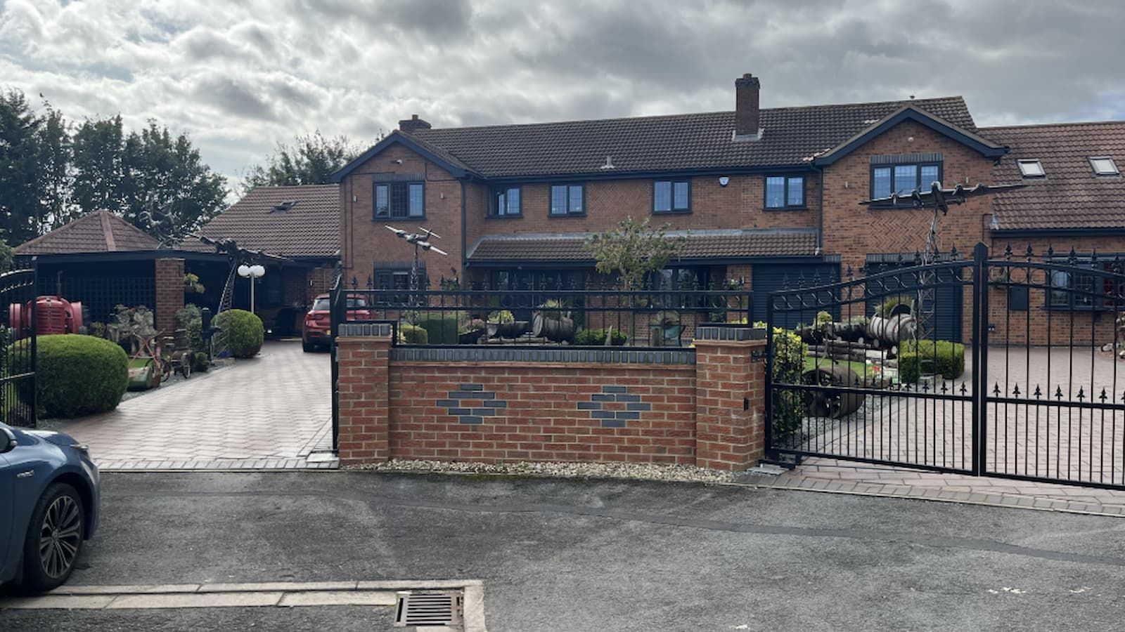 Homeowner gains planning permission to keep military plane statues on