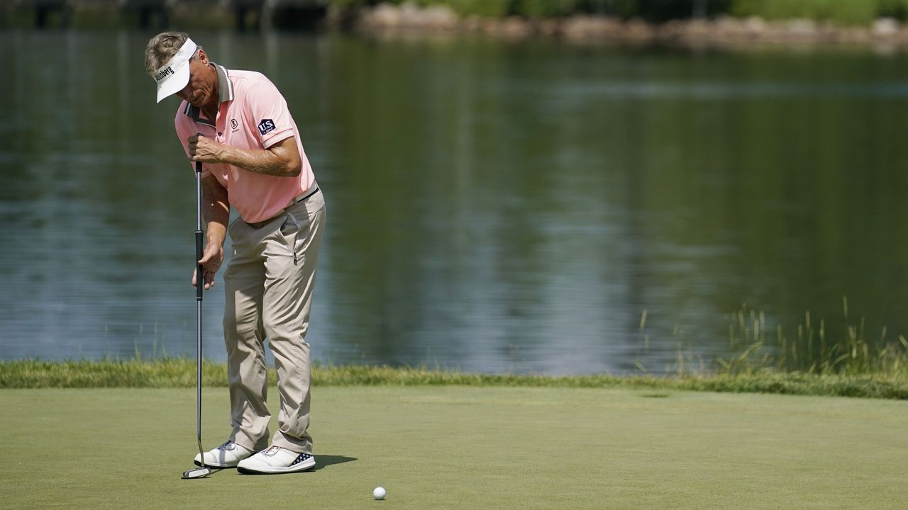 Photo of benhard langer putting