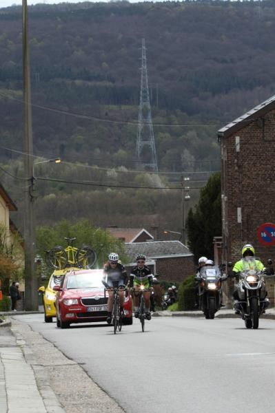 The leading trio on Cote d'Amay - Hughes, Villumsen, Brand