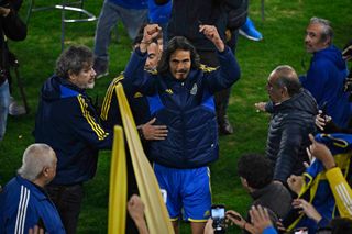 Edinson Cavani salutes the fans during his official presentation as a Boca Juniors player in July 2023.