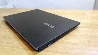 Asus ZenBook Duo 14 UX482 closed