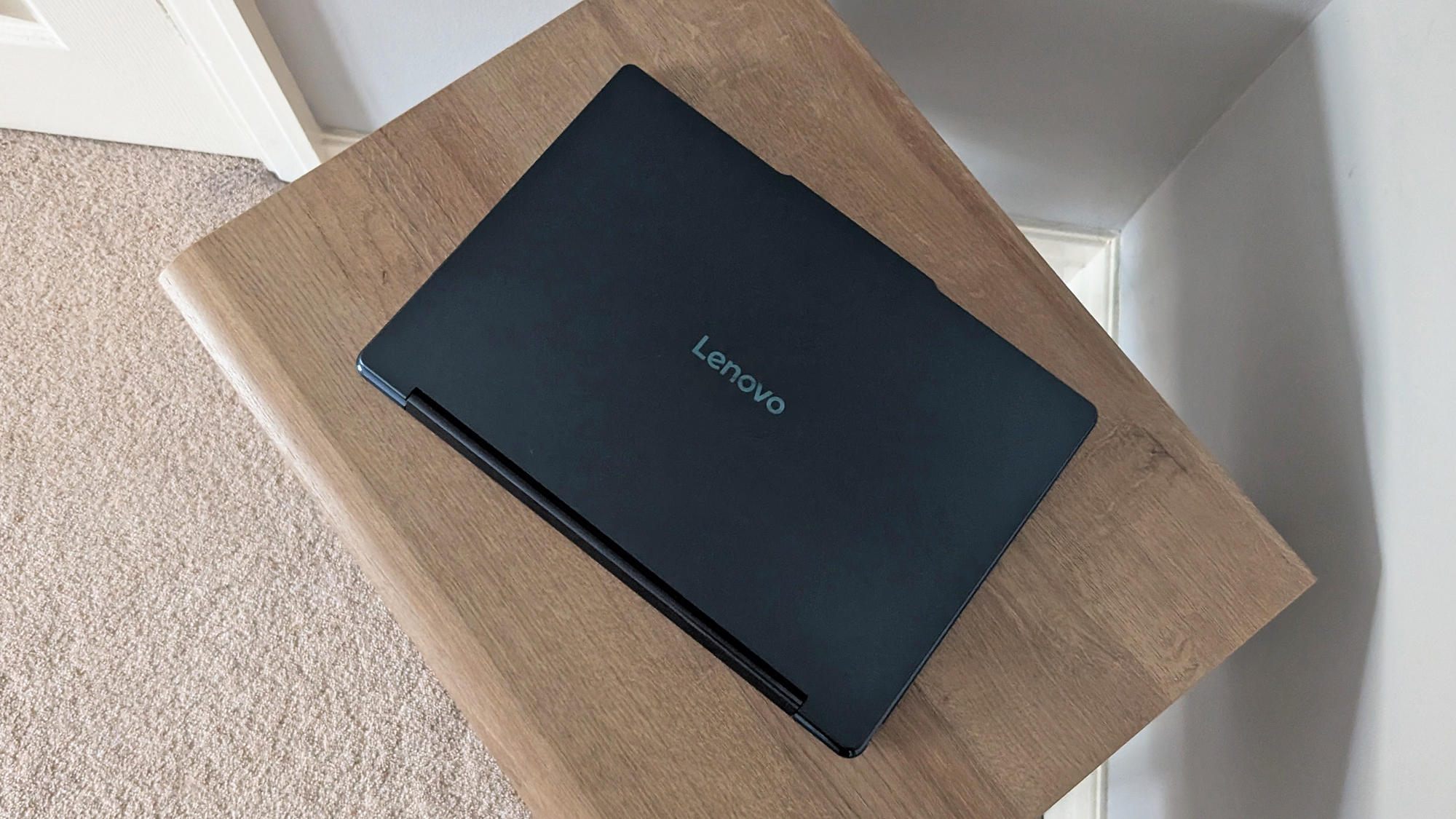 Lenovo Yoga 9i 2-in-1 Gen 10 Aura Edition
