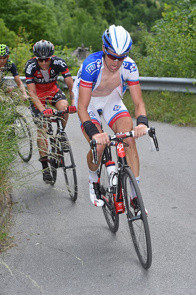 Alexandre Geniez in one of the many chasing groups