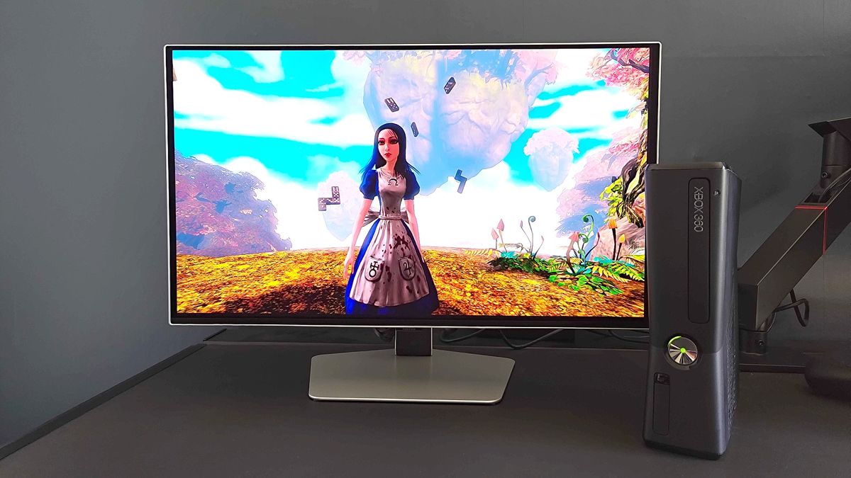 Samsung Odyssey G6 with mClassic and Xbox 360 connected running Alice: Madness Returns