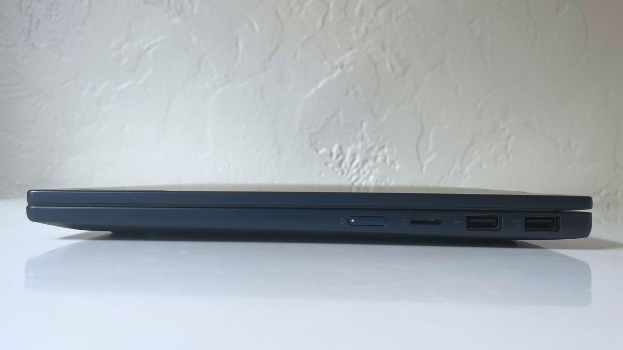 Close up of the ports on the right side of the Lenovo IdeaPad 5 2-in-1