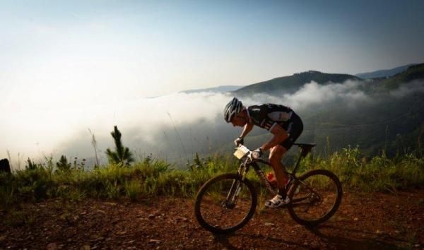 Jacques Rossouw rides valiently before retiring due to mechanical failure