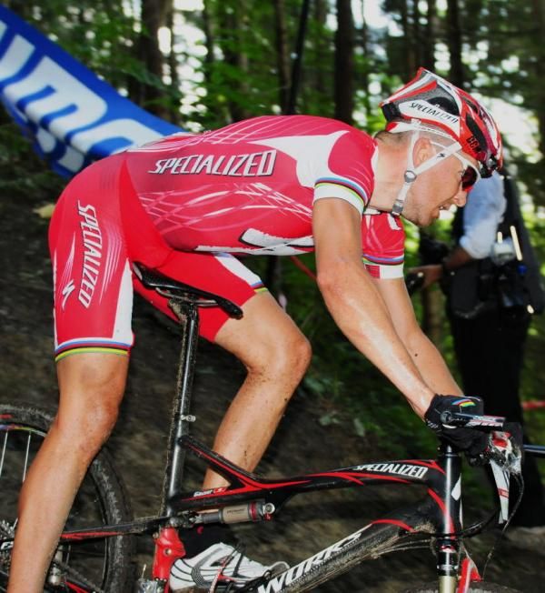 Christophe Sauser (Specialized) on a steep descent