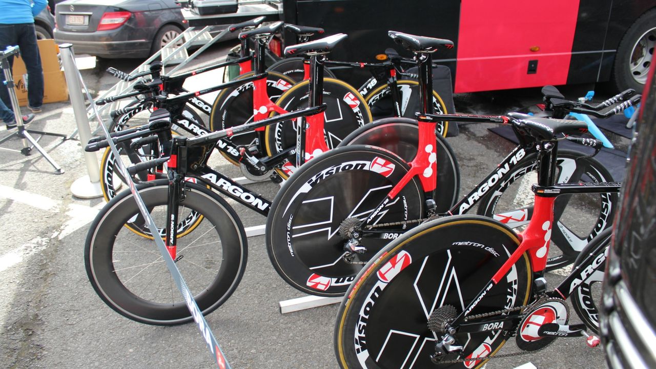 Most Argon 18 riders used Vision 3-Spokes up front and the Metron Discs &mdash; which are basically 80mm wheels with covers &mdash; in the rear.