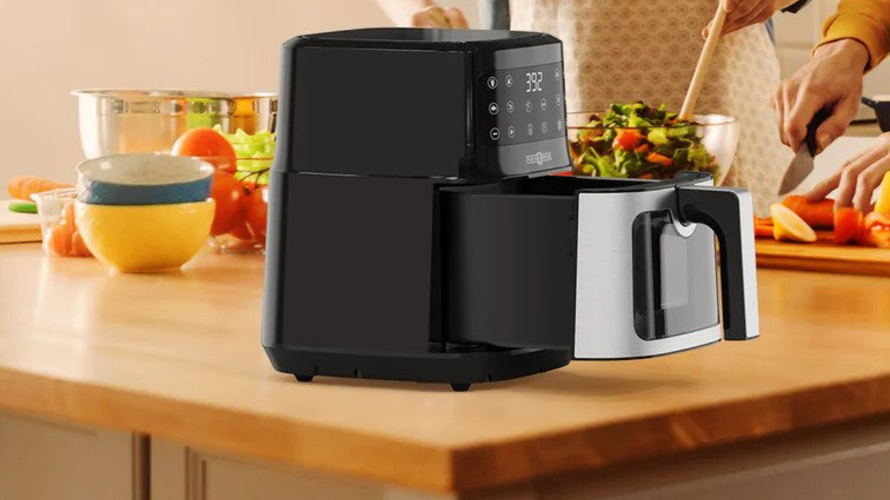 A hero image featuring the Paris Rhone 5.3 quart air fryer