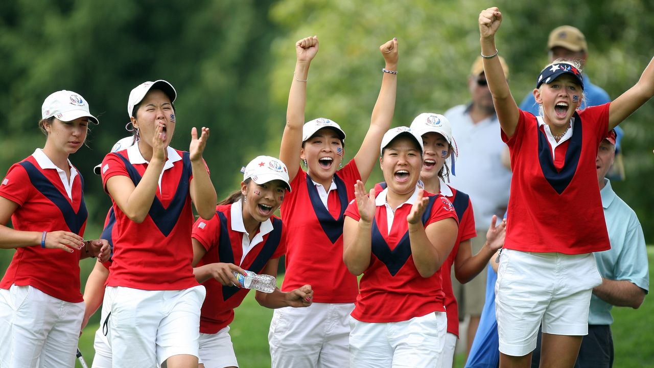 Members of the US Junior Solheim Cup team celebrate its 2009 victory