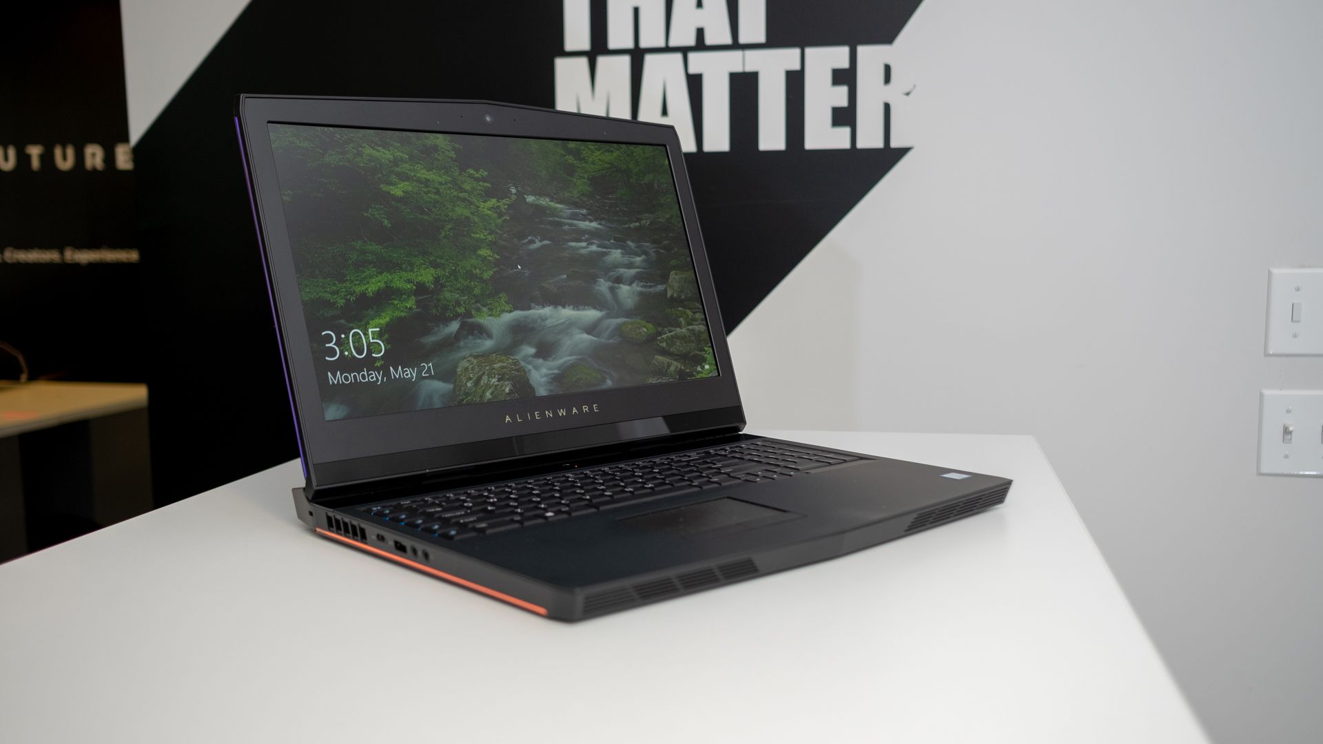 Alienware 17 R5 （i9-8950HK/16GB/GTX1070） Alienware 17 R5 - i9-8950HK · NVIDIA GeForce GTX 1080 · 17.3