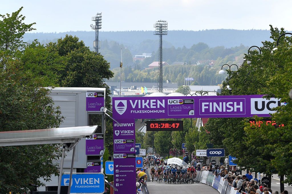 SARPSBORG NORWAY AUGUST 12 A general view of the peloton at final laps during the 7th Ladies Tour Of Norway 2021 Stage 1 a 1415km stage from Halden to Sarpsborg LTourOfNorway LTON21 UCIWWT on August 12 2021 in Sarpsborg Norway Photo by Luc ClaessenGetty Images