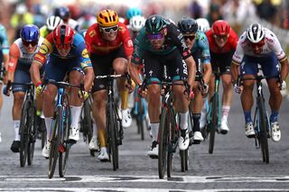 Jordi Meeus (Bora hansgrohe) won stage 21 ahead of Jasper Philipsen (Alpecin-Deceuninck) and Dylan Groenewegen (Jayco-AlUla)