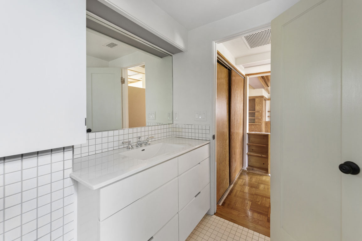 Schindler Manola Court Apartment 