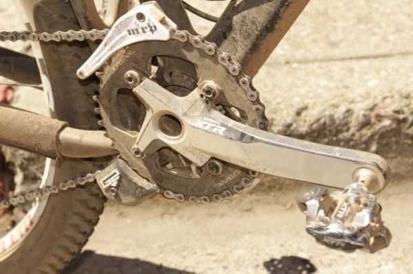 Weir equipped his bike with a single 40-tooth Shimano Saint chainring and MRP G2 chain guide.
