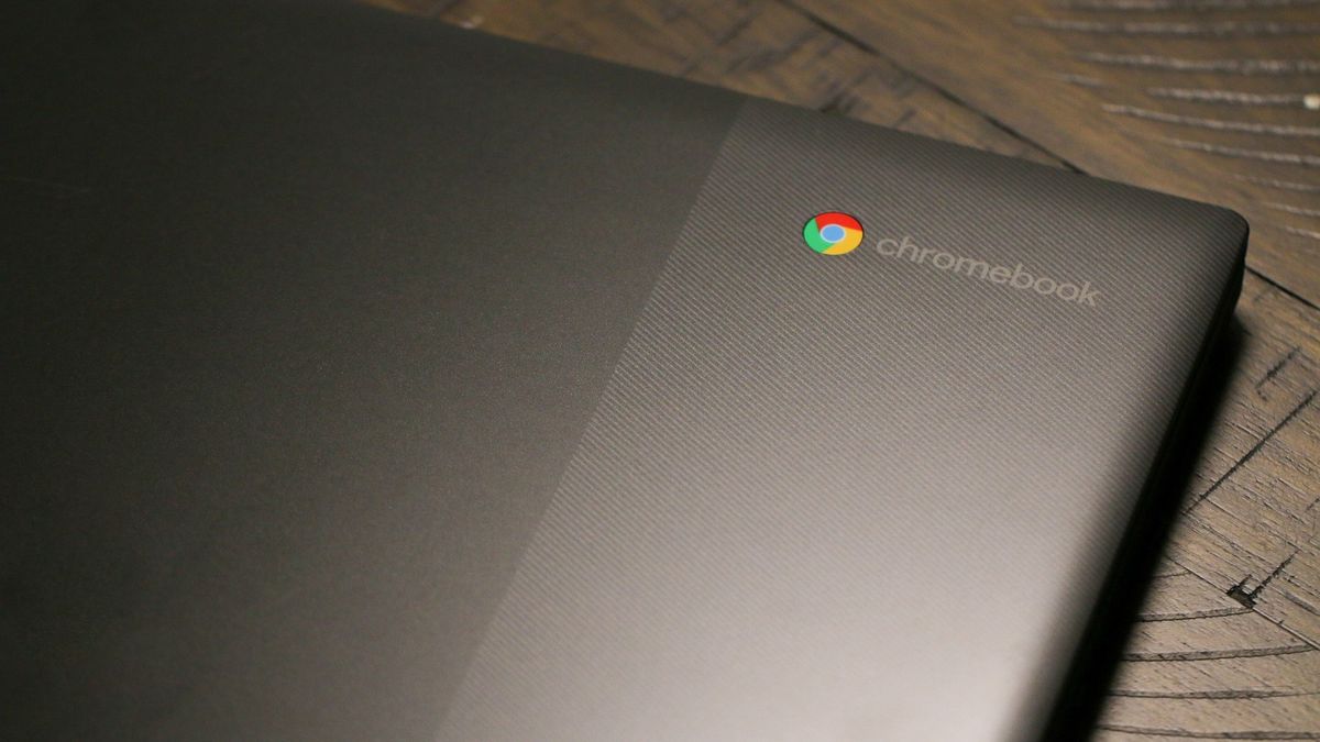 Logotipo do Google Chromebook na tampa de um laptop