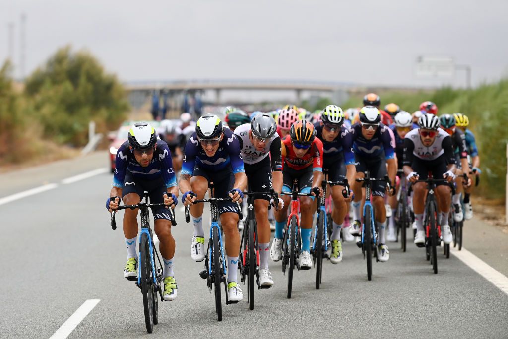 The favourites pushed the pace in the first echelon