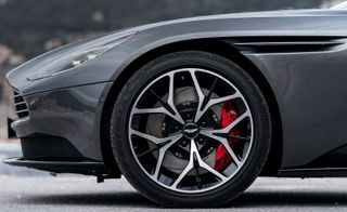 Left-front wheel of the Aston Martin DB11 Volante