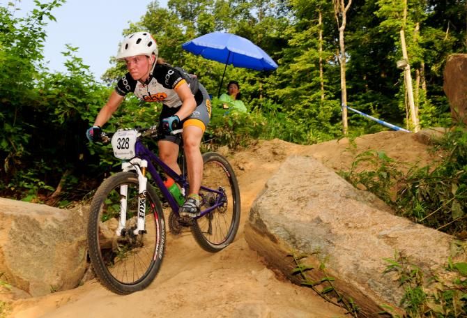 Jill Behlen (Tokyo Joe's) riding to a fourth place finish in the U23 race
