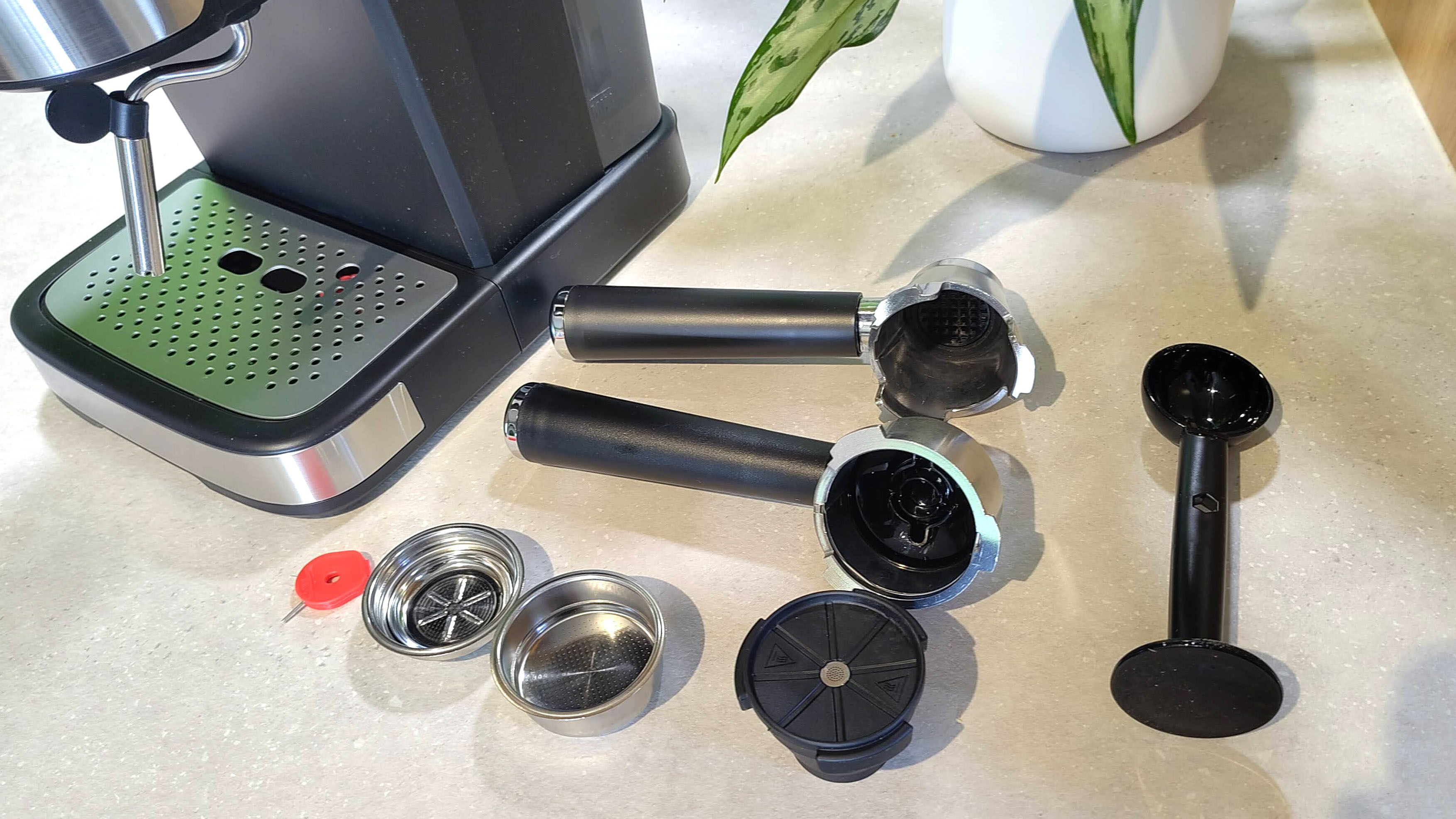 Accessories supplied with Russell Hobbs Everyday Espresso Machine