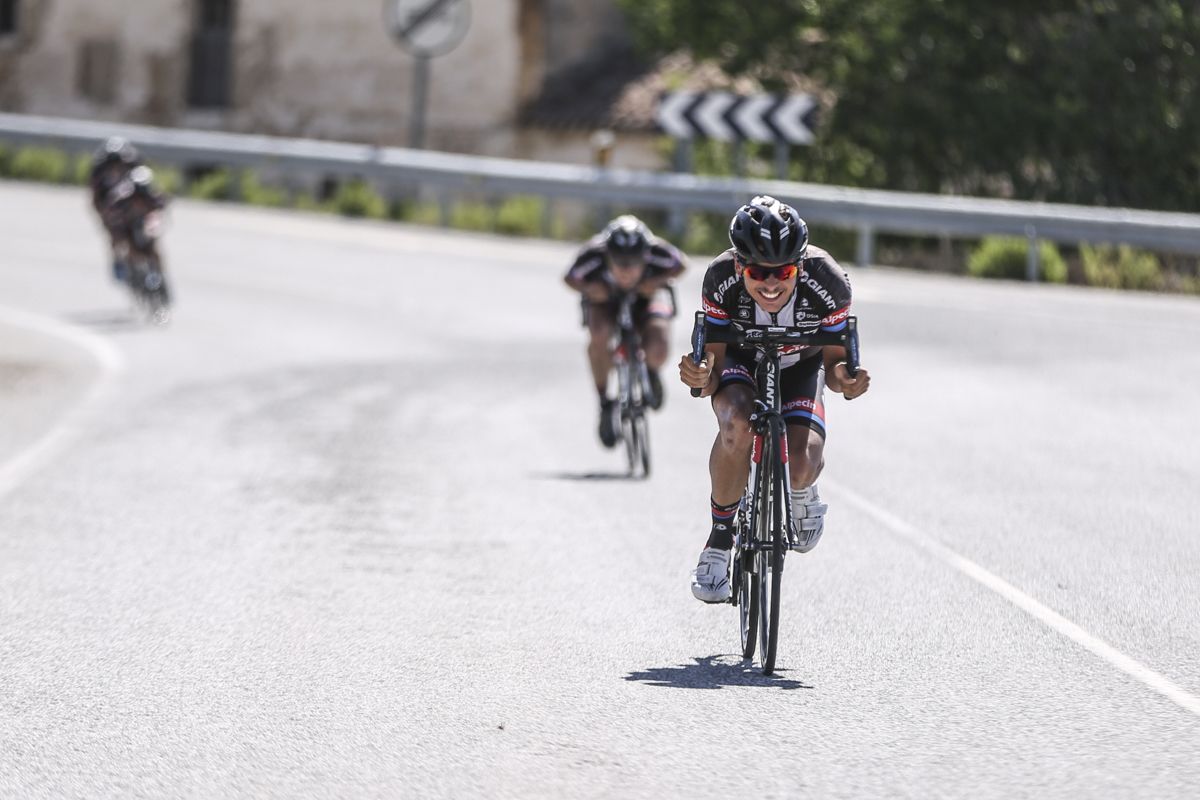Warren Barguiil leads down a descent