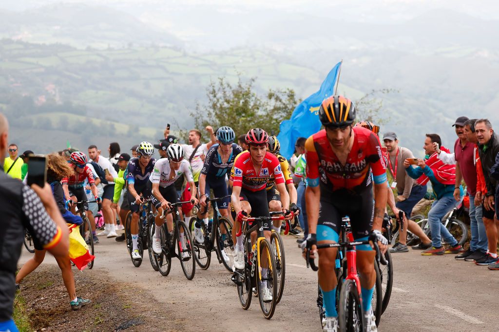 ALTU DE LANGLIRU SPAIN SEPTEMBER 13 Sepp Kuss of The United States and Team JumboVisma Red Leader Jersey C competes during the 78th Tour of Spain 2023 Stage 17 a 1244km stage from Ribadesella Ribeseya to Altu de LAngliru 1555m UCIWT on September 13 2023 in Altu de LAngliru Spain Photo by Luis Angel Gomez PoolGetty Images