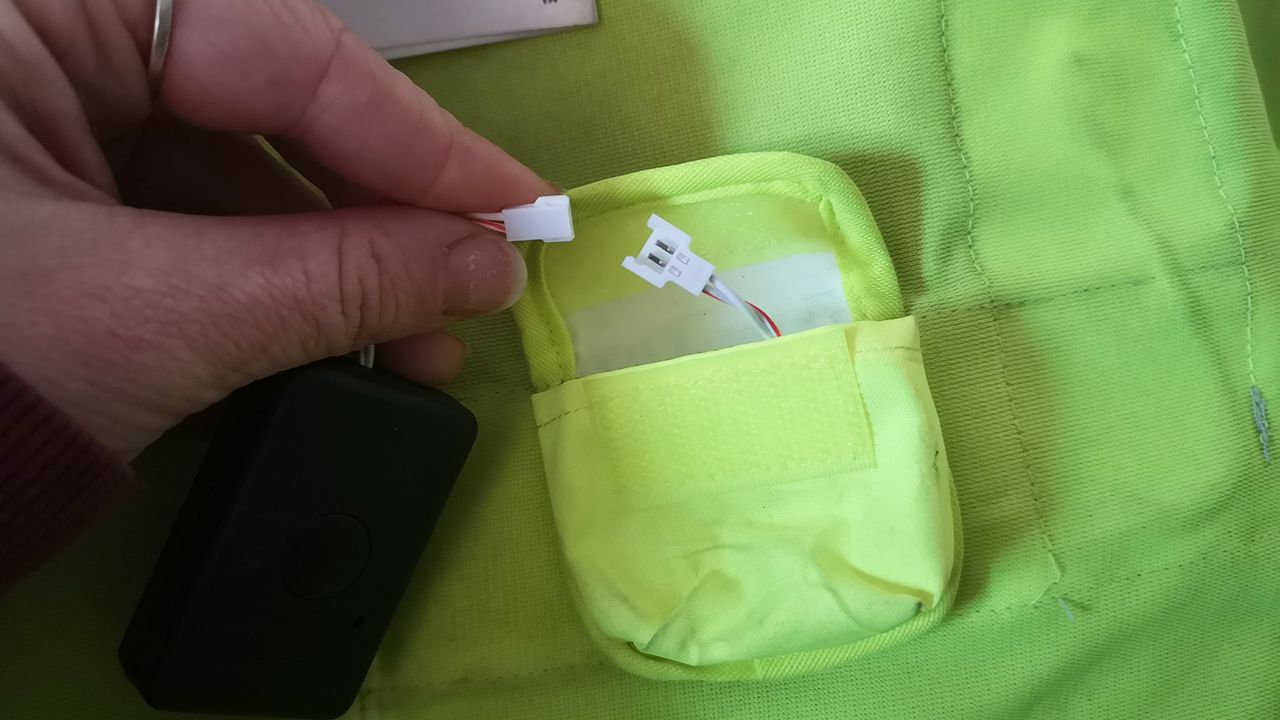 Vizirider Hi Vis Vest battery connection