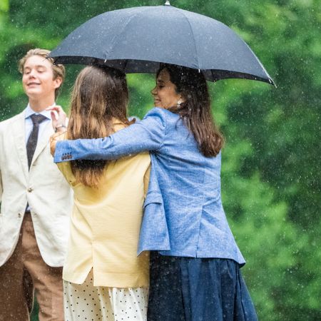 Queen Mary holding an umbrella over Princess Josephine