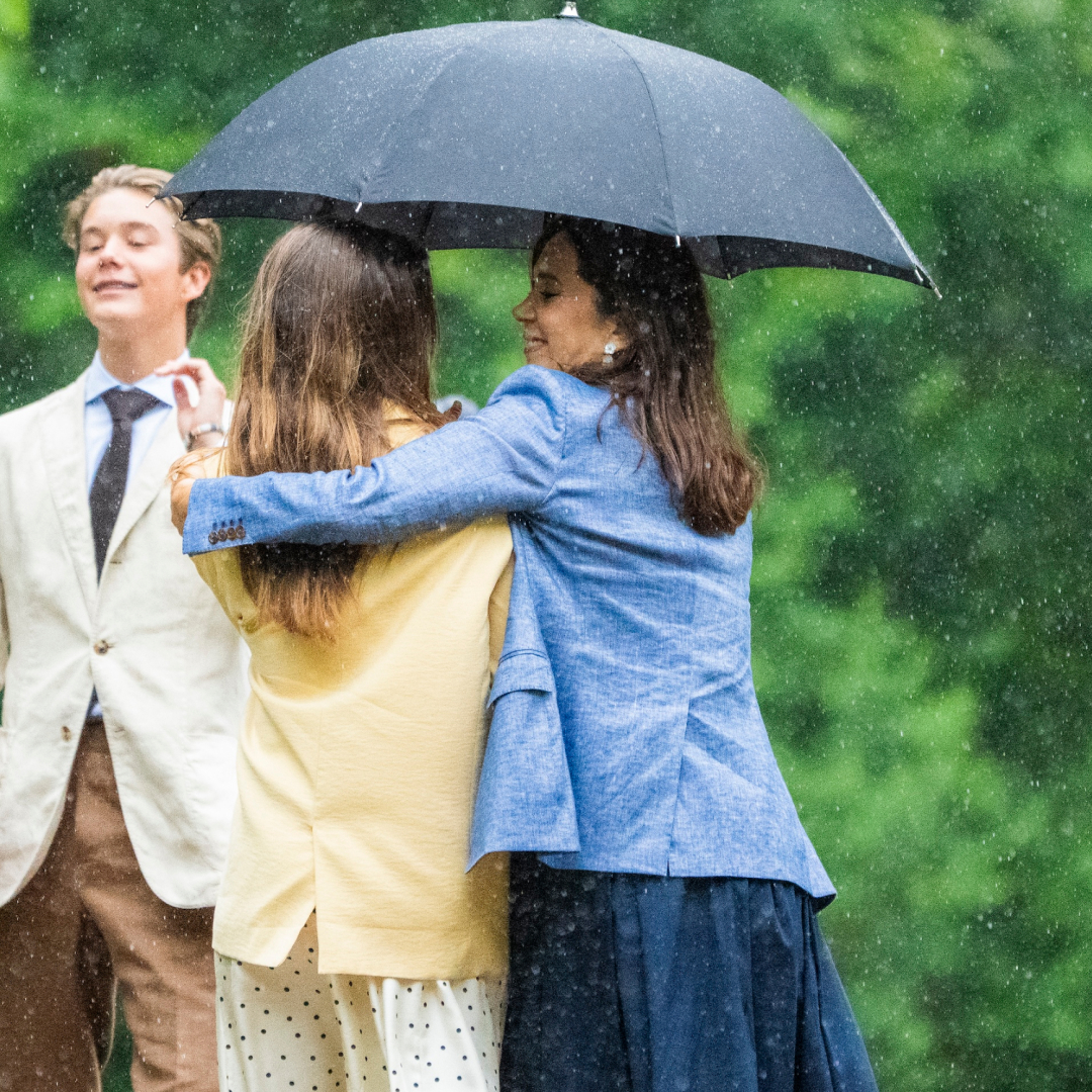 Queen Mary holding an umbrella over Princess Josephine