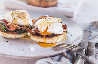 cook poached eggs expert reveals perfect method