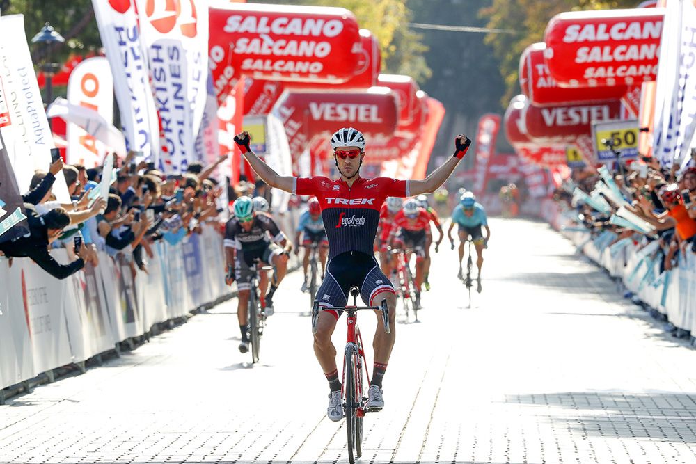 Edward Theuns (Trek-Segafredo) wins the final stage in Instanbul