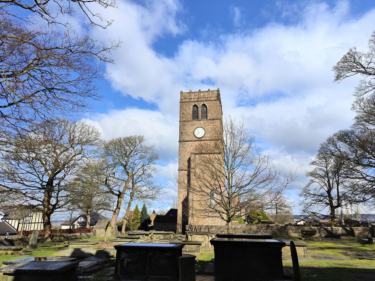 Oppo Find X5 camera sample showing a church tower