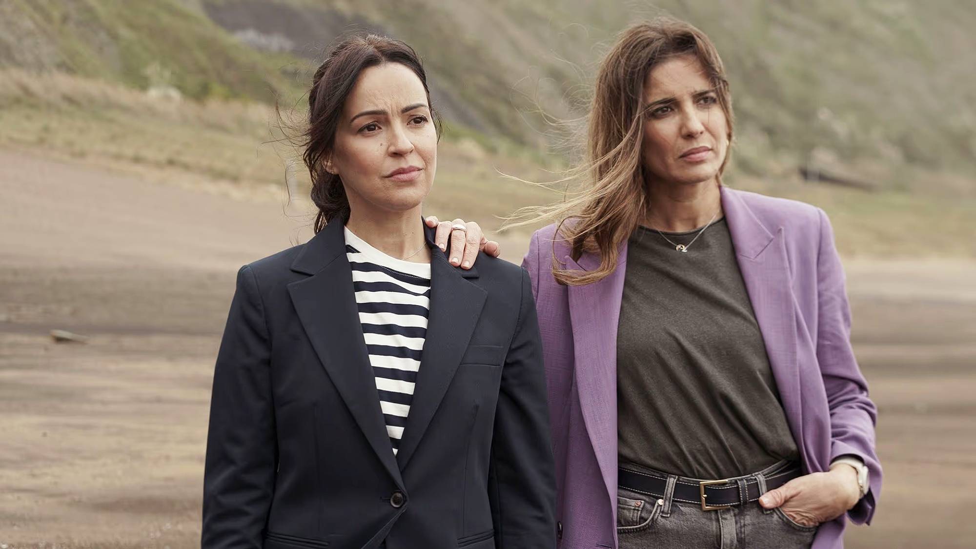 Ver&amp;oacute;nica S&amp;aacute;nchez and Luc&amp;iacute;a Jim&amp;eacute;nez in &quot;Angela&quot; on Netflix