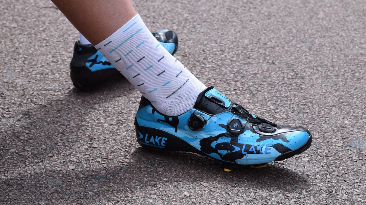 Knees' custom shoes feature a camoflouge blue design to compliment the Team Sky colours