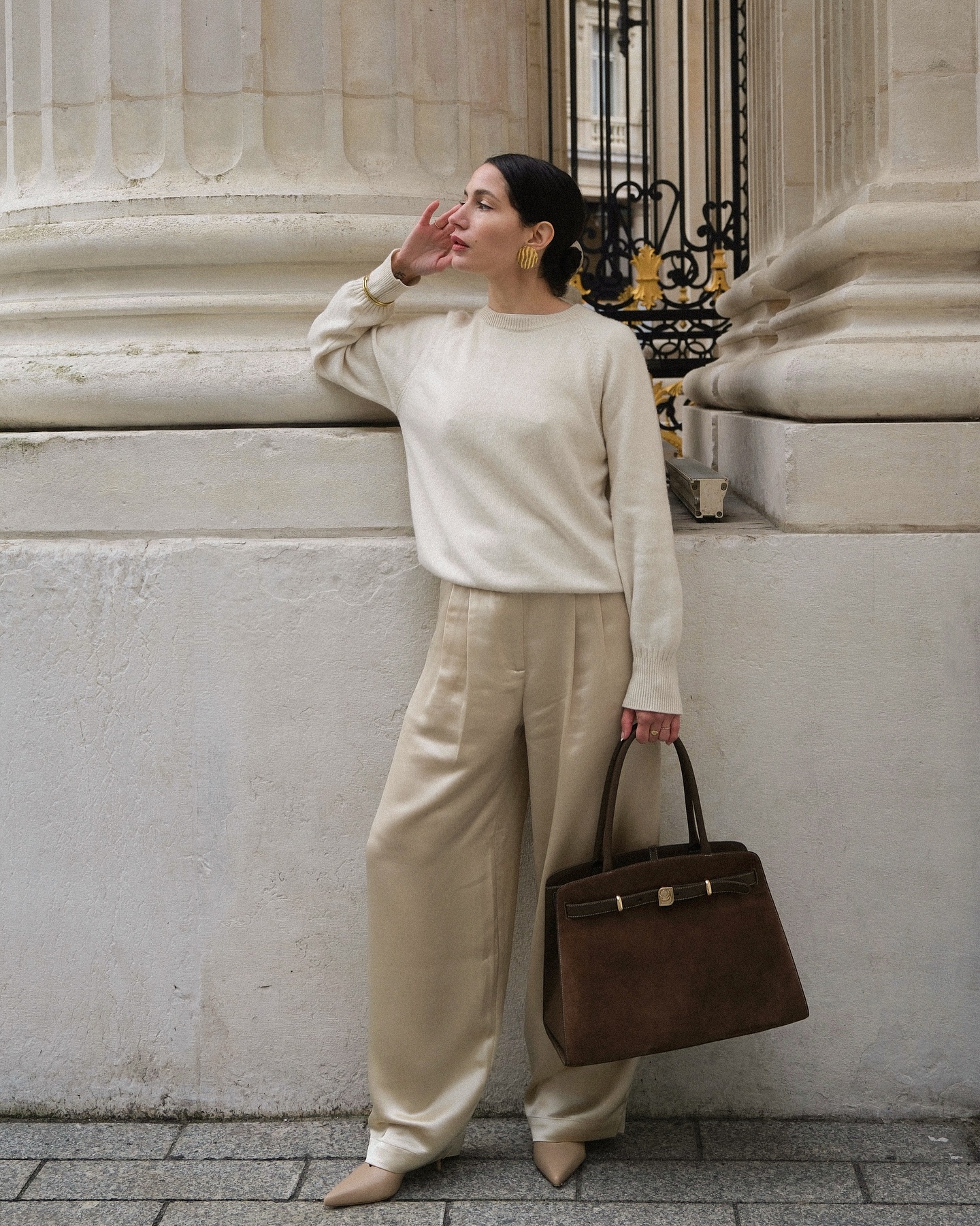 Chic French women with autumnal accessories