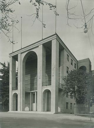 Pallazo del’Arte (Fondazione Bernocchi), 1933, by Giovanni Muzio, photographic print. © Archivio Muzio. Courtesy of Studio Fotografico A Paoletti, Archivio Muzio